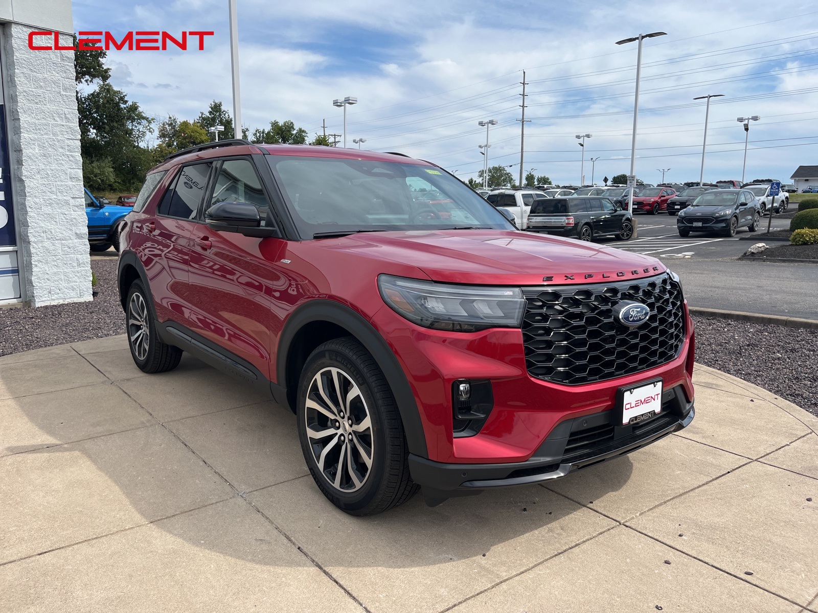 2025 Ford Explorer ST-Line photo 3