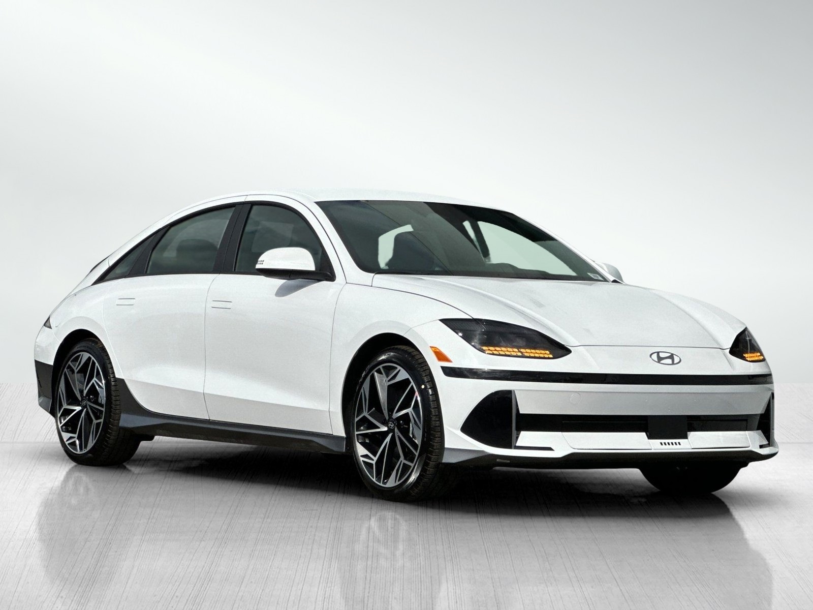 2025 Hyundai Ioniq 6 SEL photo 2