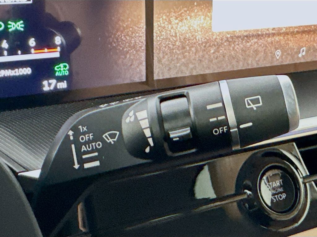 2025 Infiniti QX80 Luxe photo 7