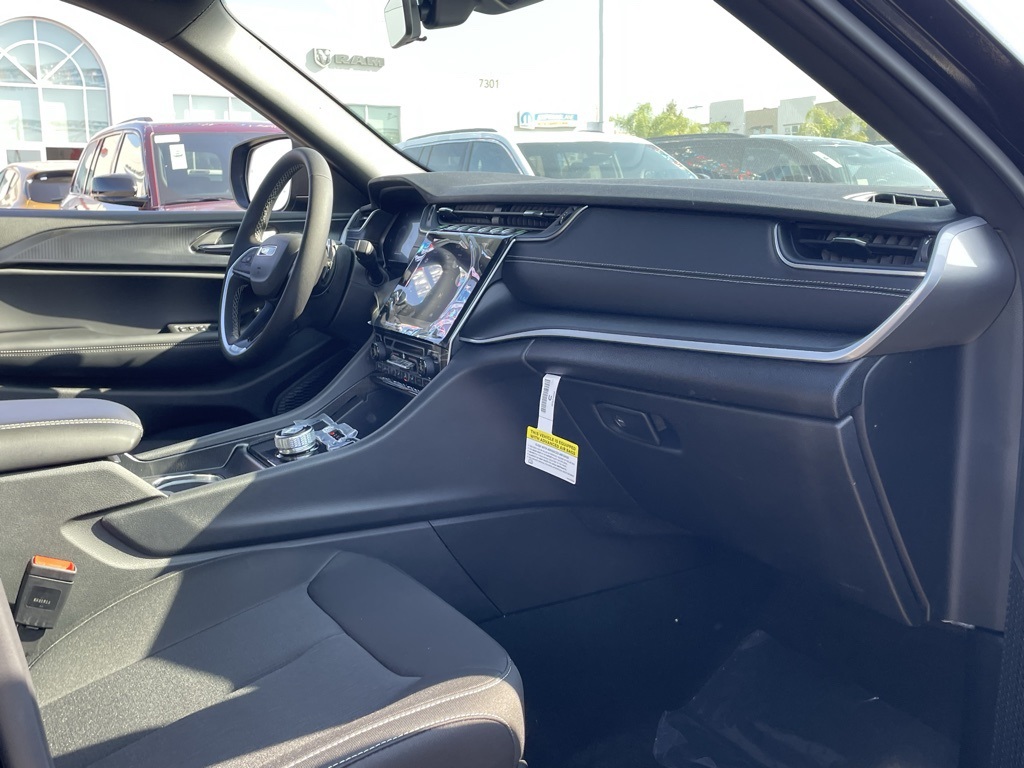 2025 Jeep Grand Cherokee Laredo X photo 19