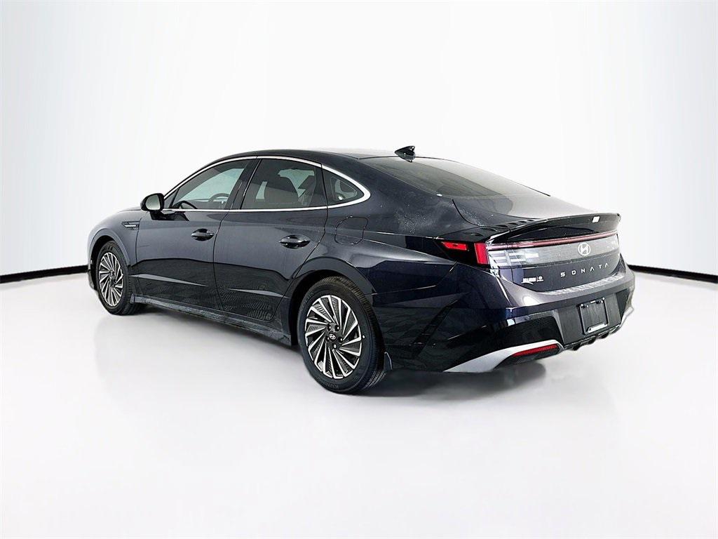 2025 Hyundai Sonata Hybrid SEL photo 2