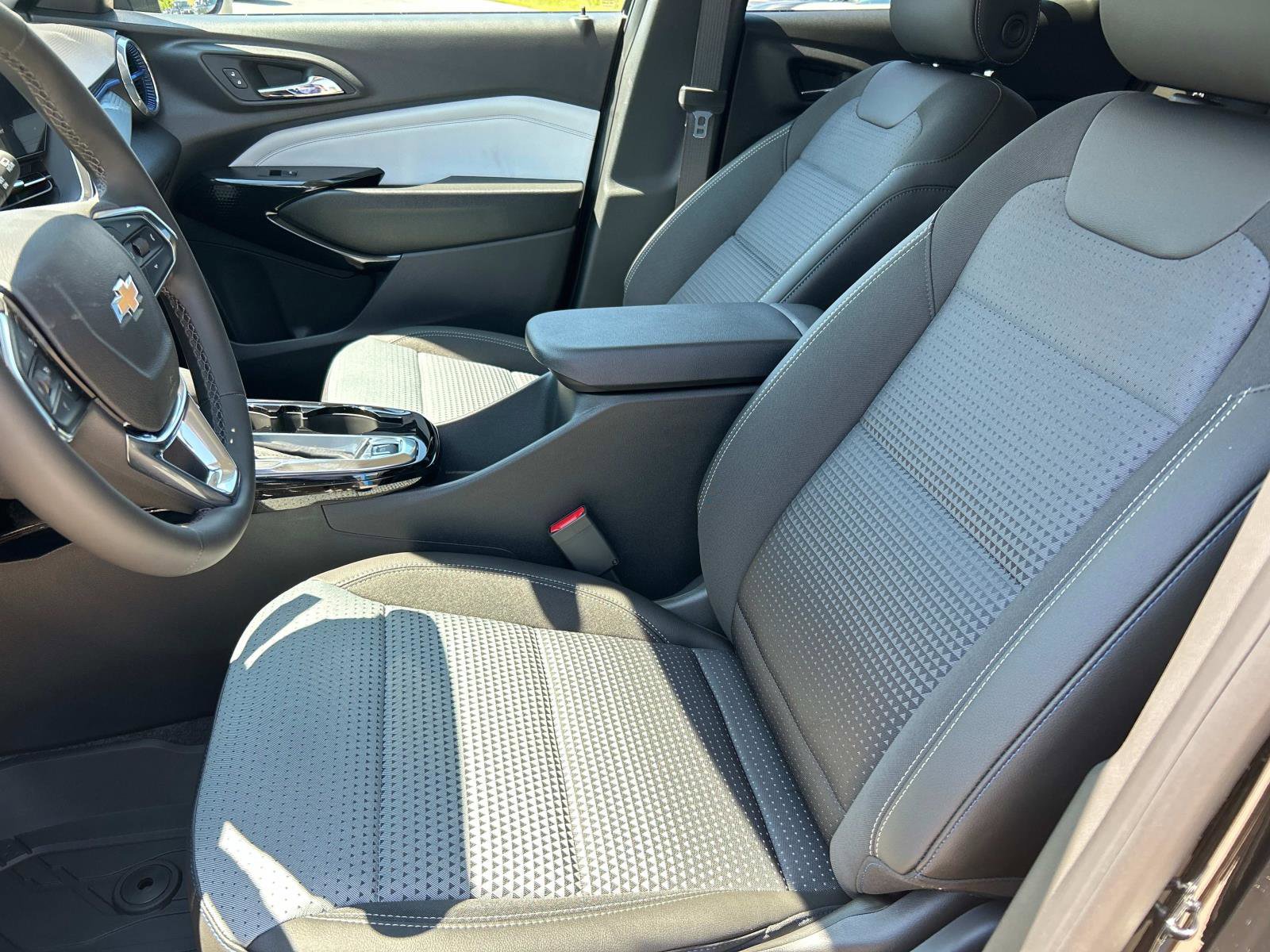 2025 Chevrolet Trax LT photo 20