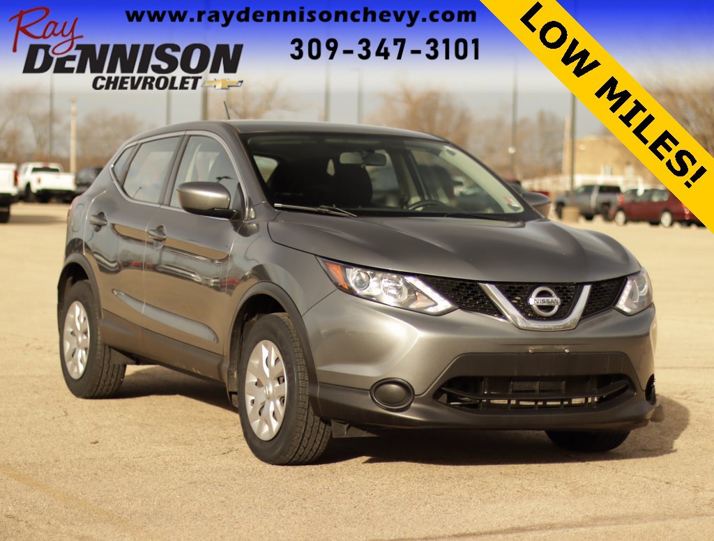 2017 Nissan Rogue Sport S's photo