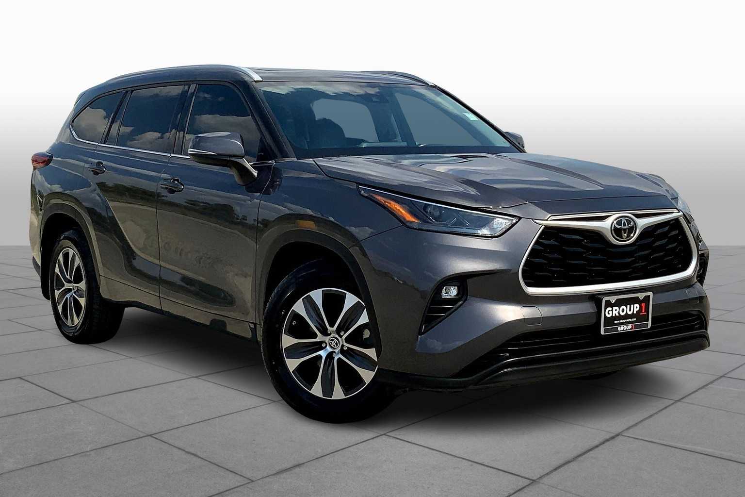 2022 Toyota Highlander XLE photo 2