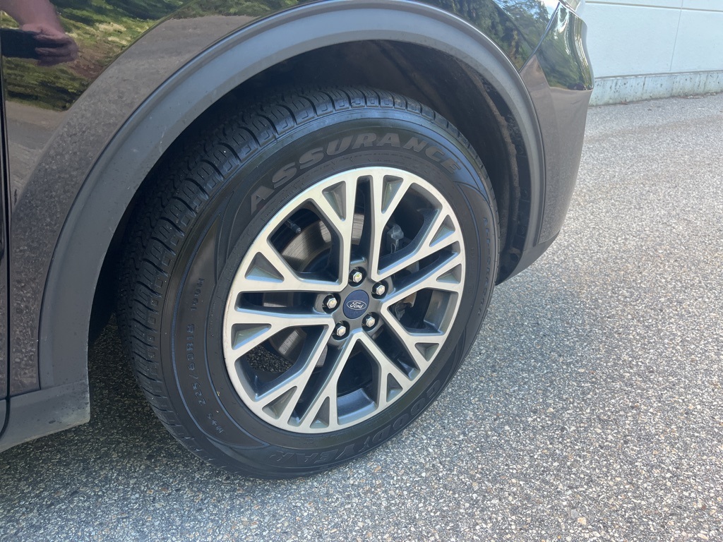 2020 Ford Escape SEL photo 4