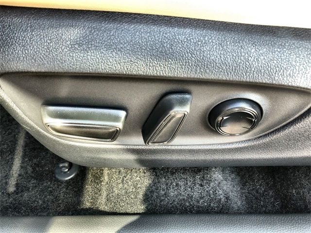 2025 Toyota RAV4 XLE Premium photo 5