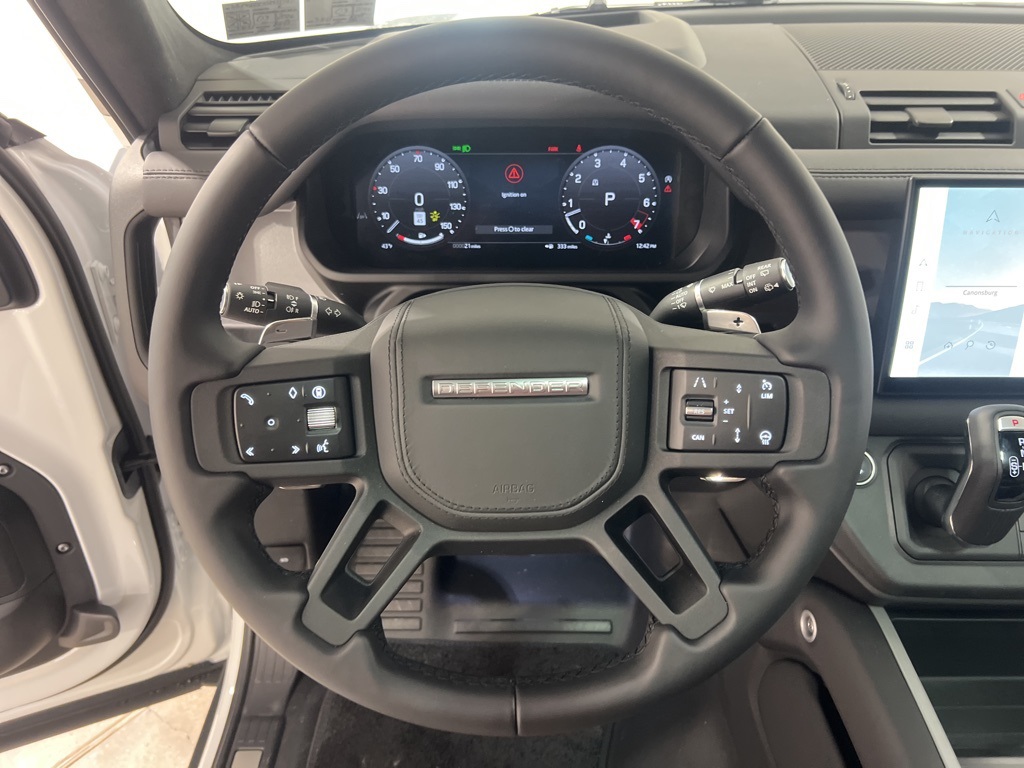 2025 Land Rover Defender 110 V8 photo 13