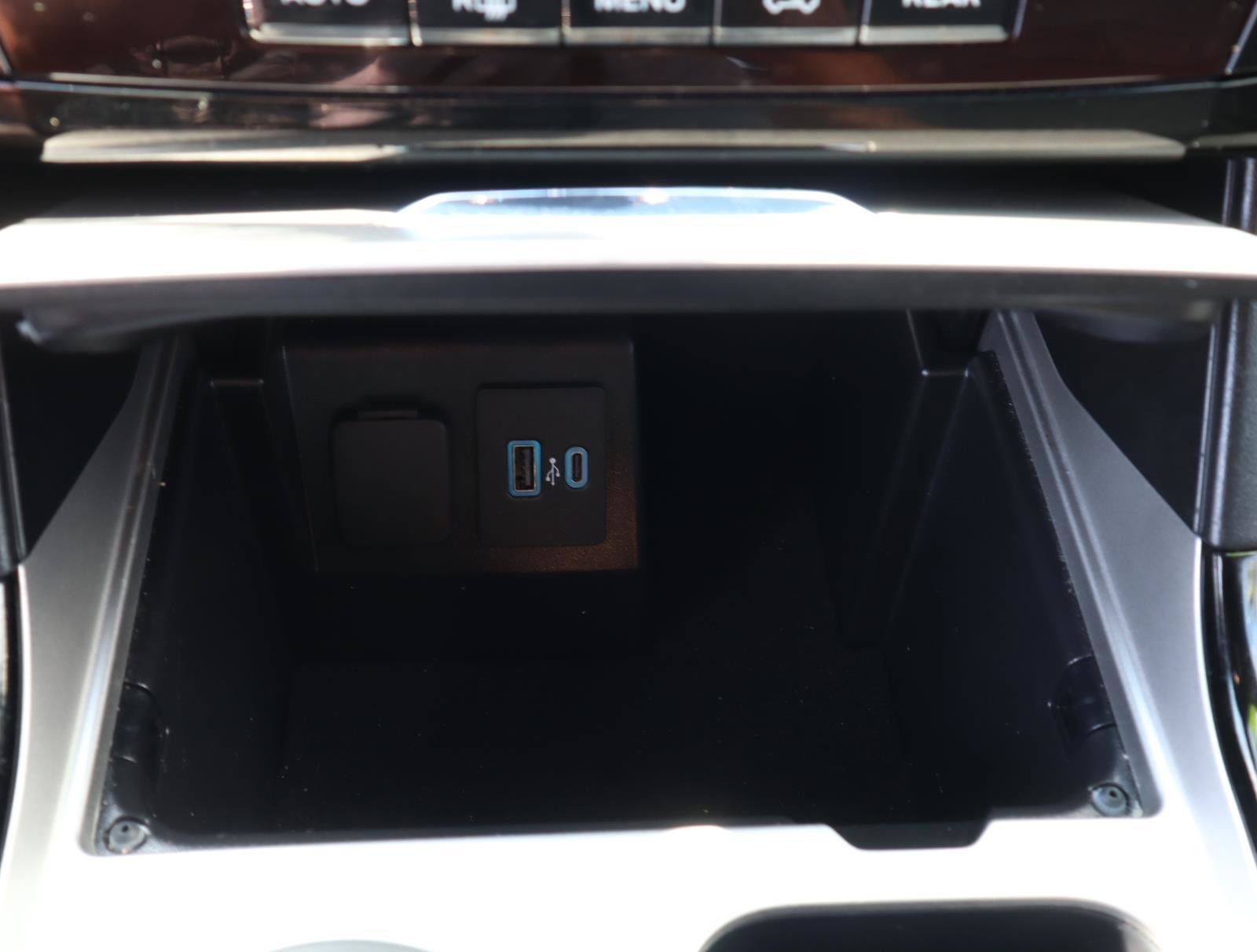 2021 Ford Explorer ST photo 13