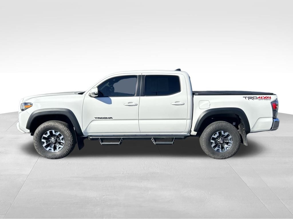 2023 Toyota Tacoma TRD Off-Road photo 2