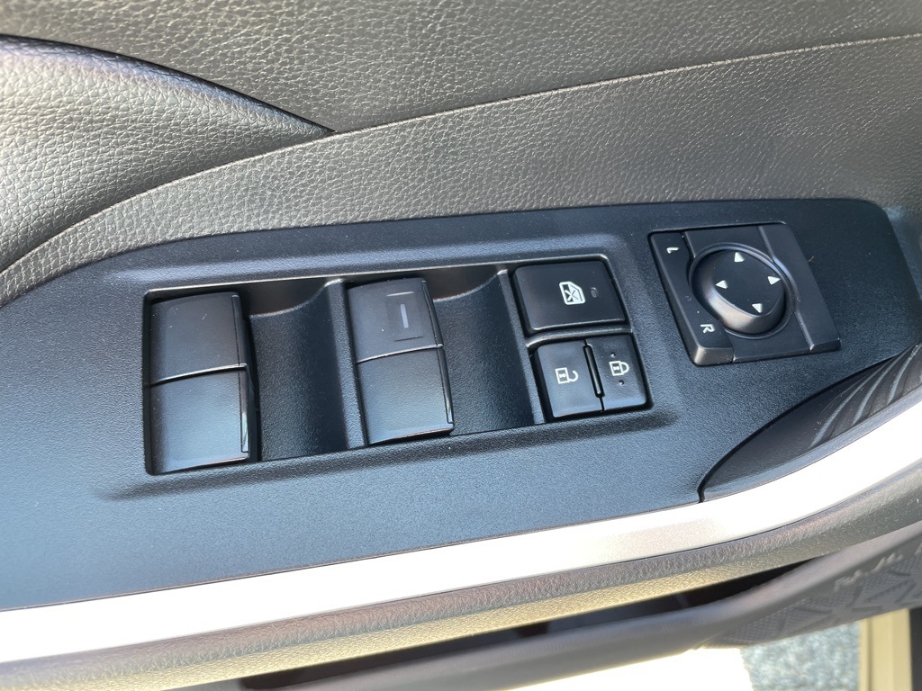 2021 Toyota RAV4 Hybrid XLE photo 7