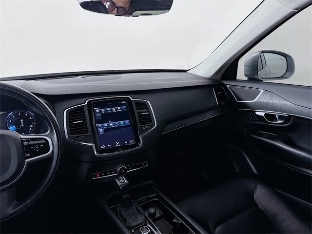 2020 Volvo XC90 T5 Momentum photo 21