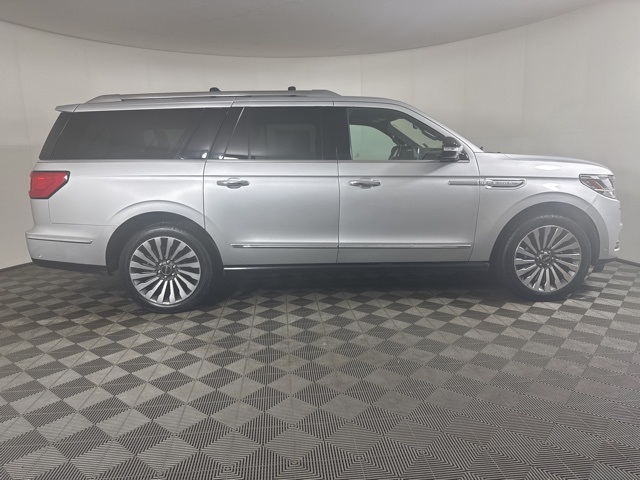 2019 Lincoln Navigator L Reserve photo 2