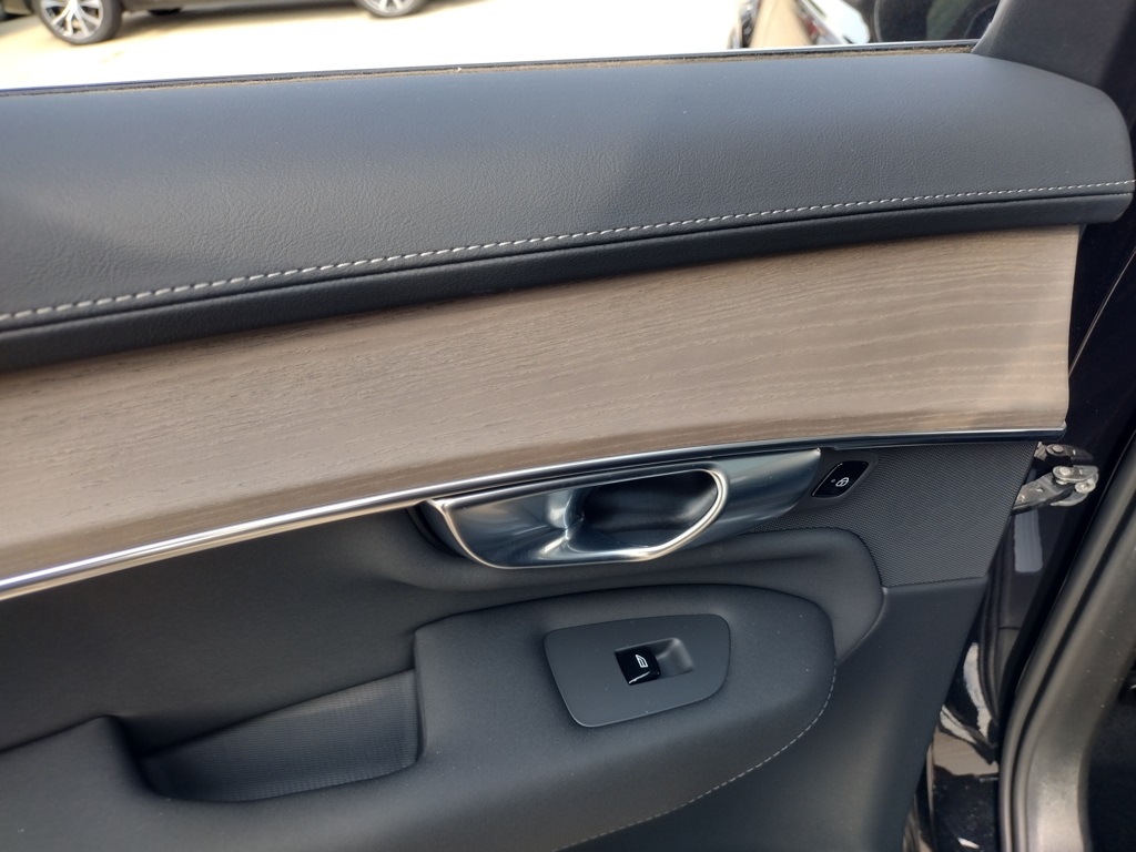 2025 VOLVO XC90 - Image 17