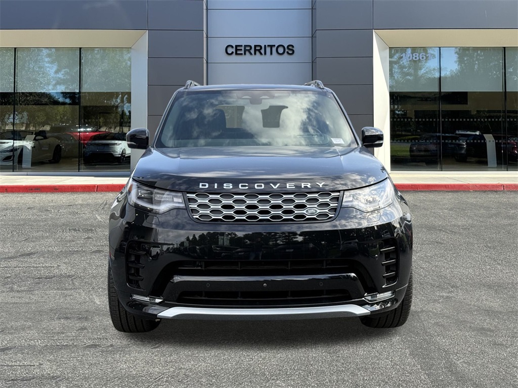 2025 Land Rover Discovery Metropolitan Edition photo 2