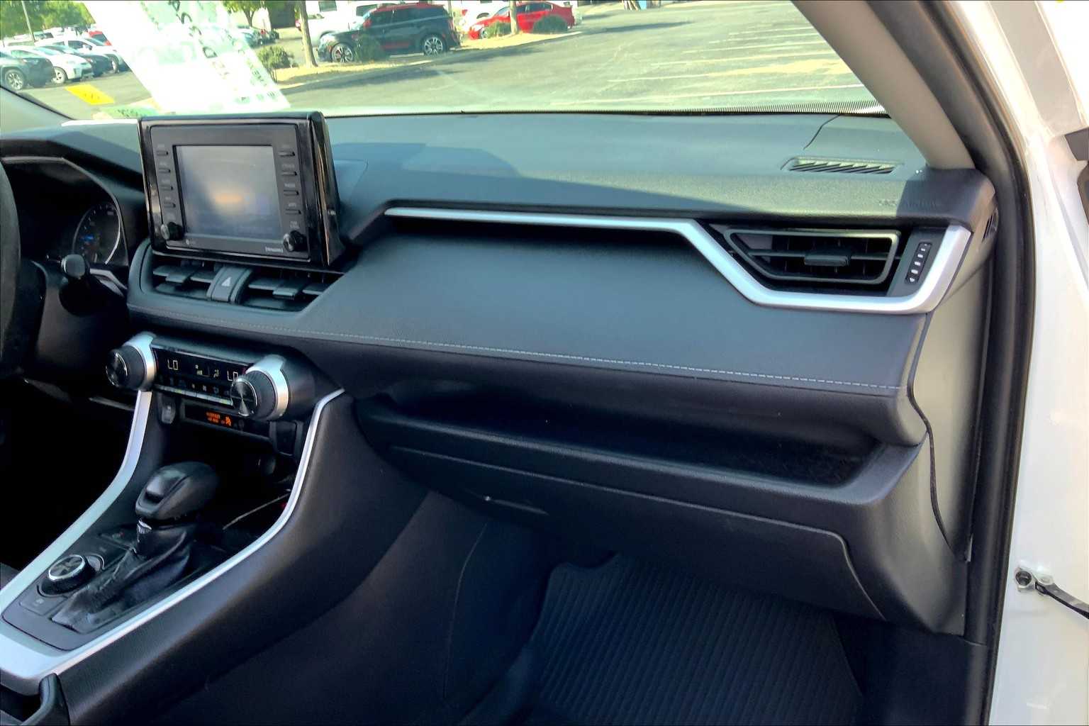 2021 Toyota RAV4 Hybrid XLE photo 15