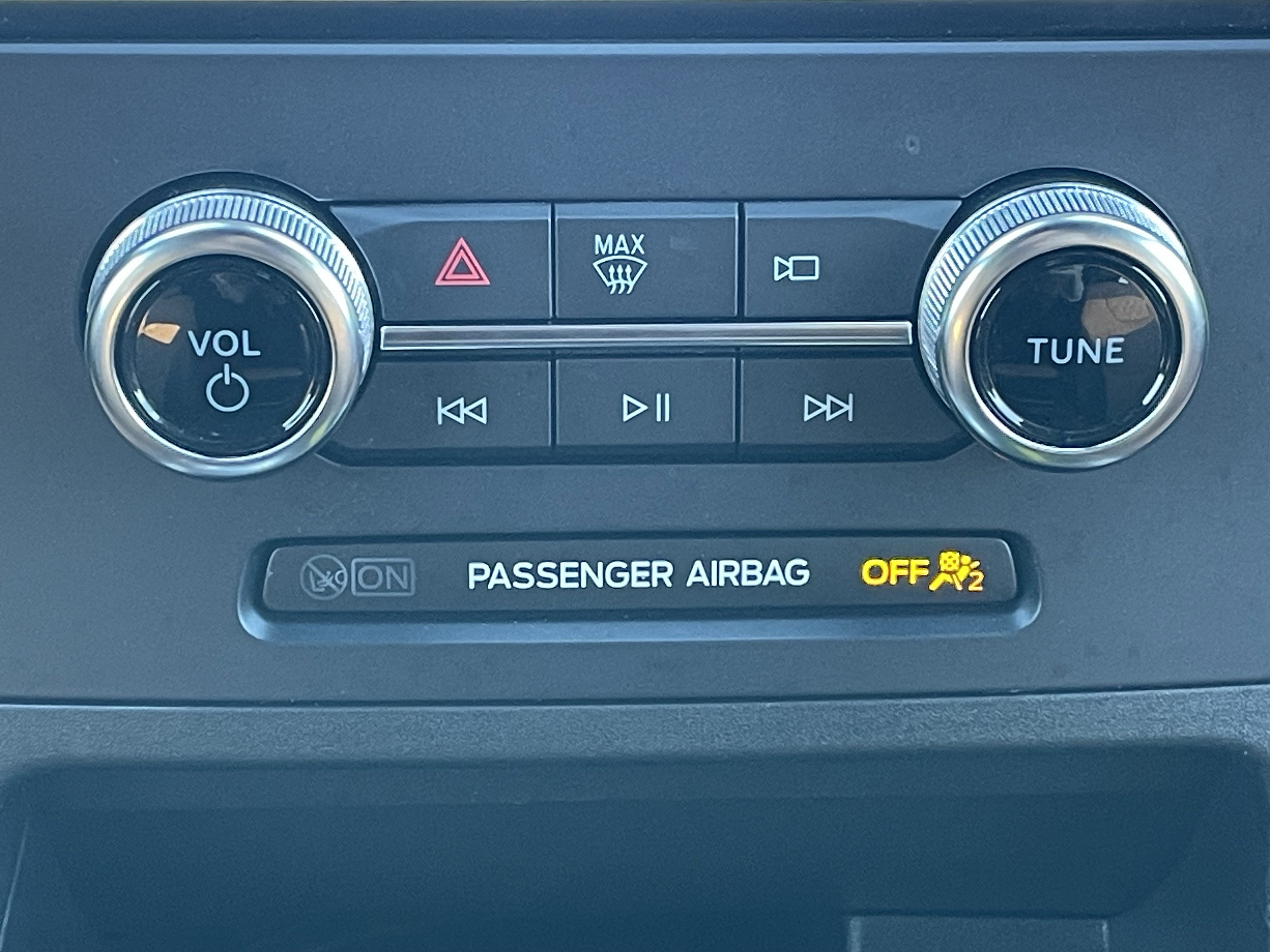 2024 Ford Edge Titanium photo 3