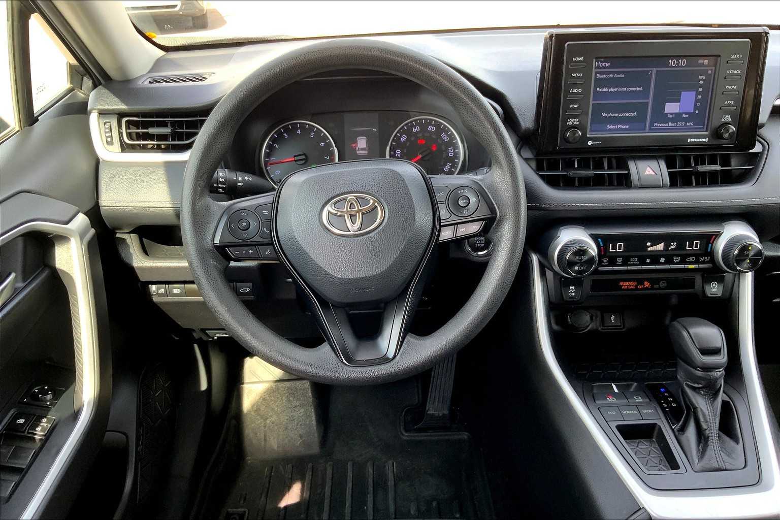 2021 Toyota RAV4 XLE photo 5