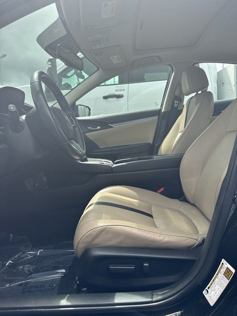 2016 Honda Civic Touring photo 3