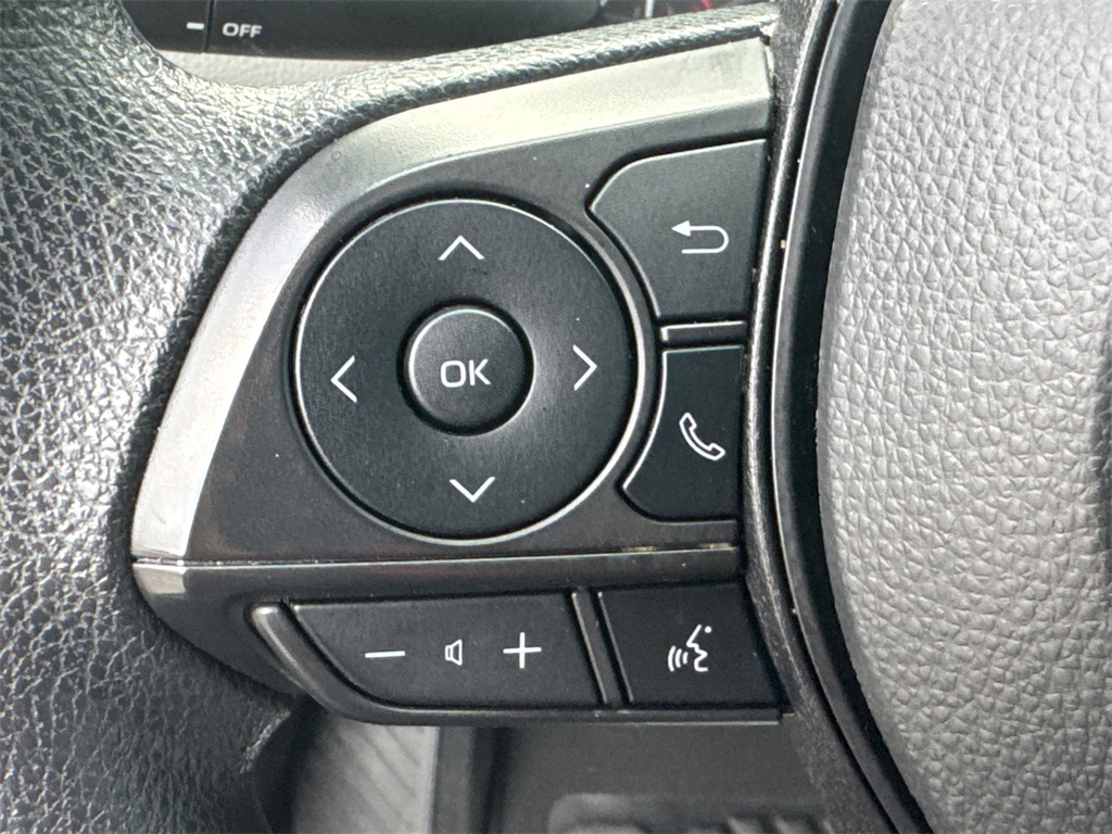 2024 Toyota Corolla Cross L photo 22