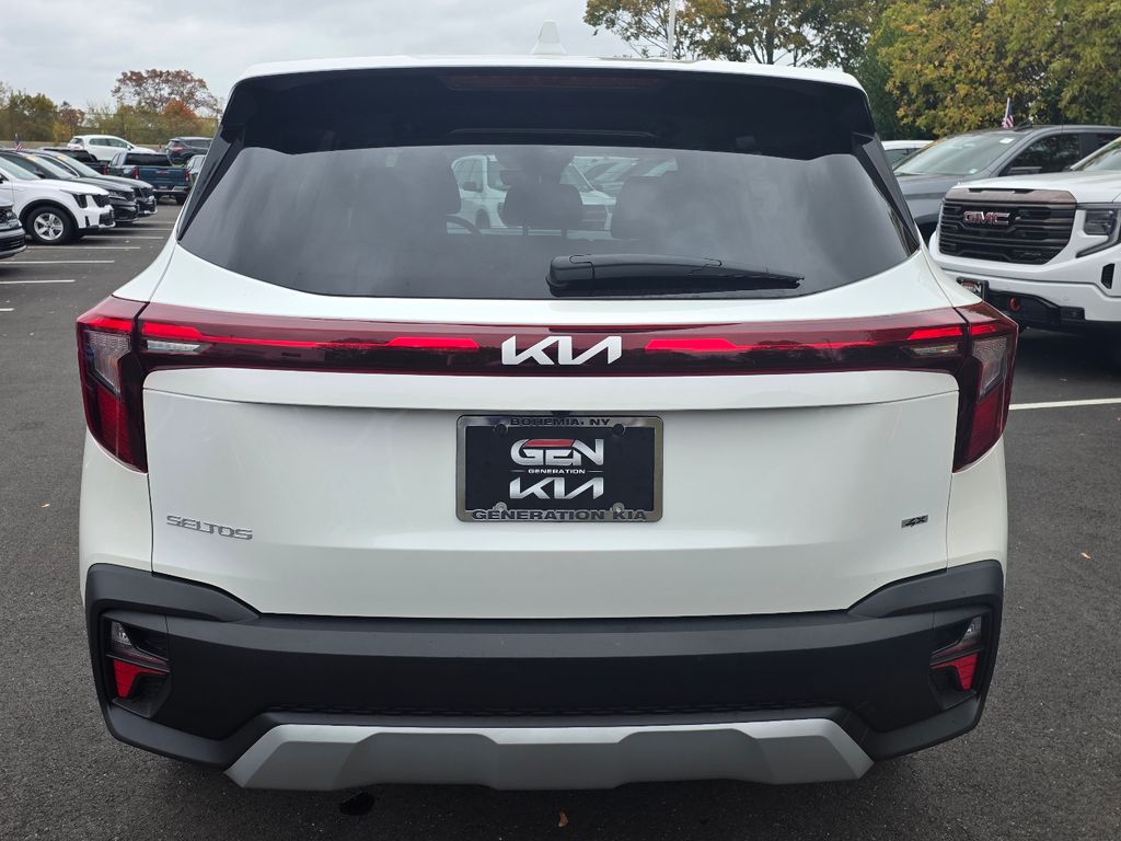 2025 Kia Seltos LX photo 3