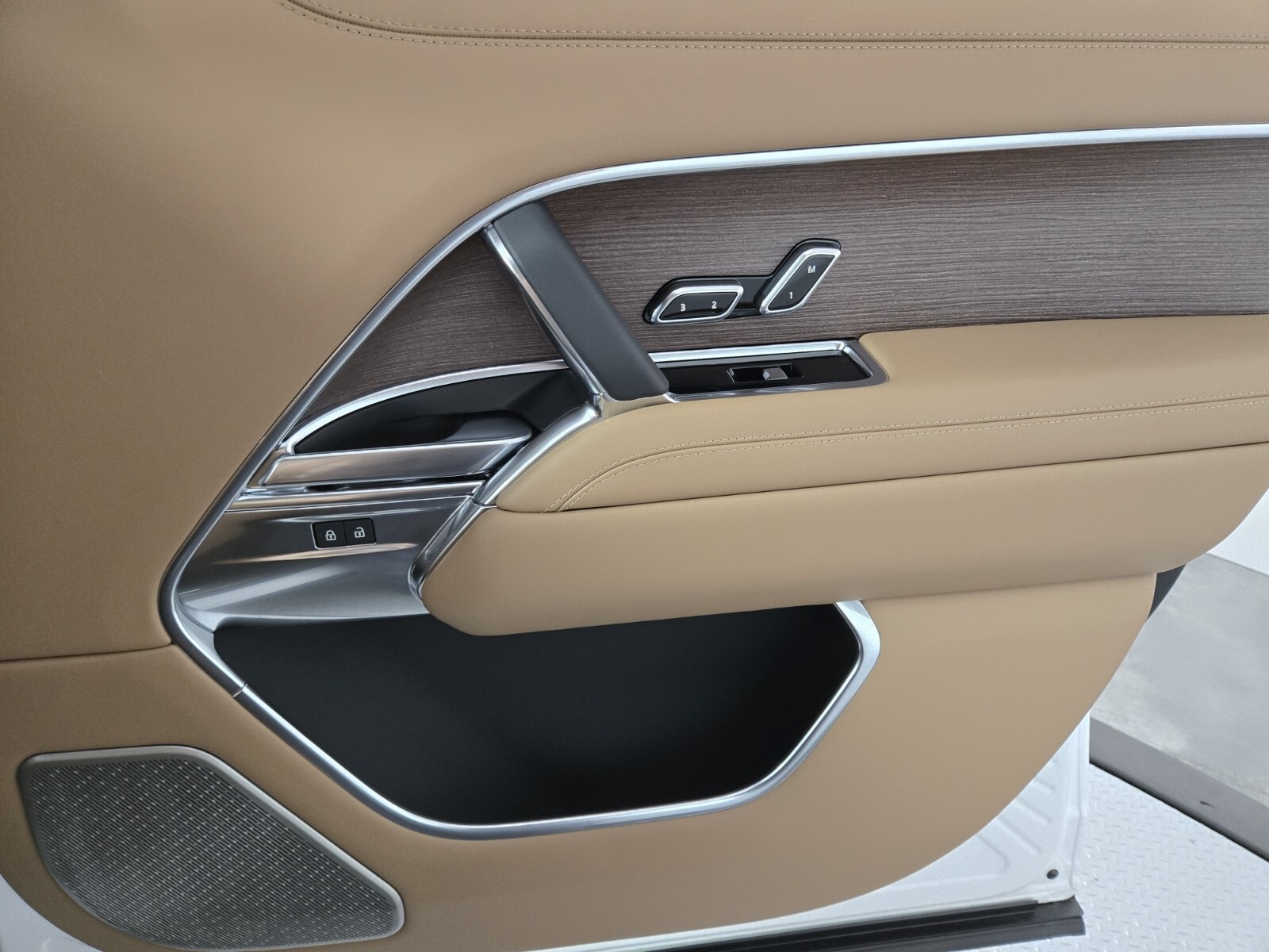 2025 Land Rover Range Rover Autobiography photo 15
