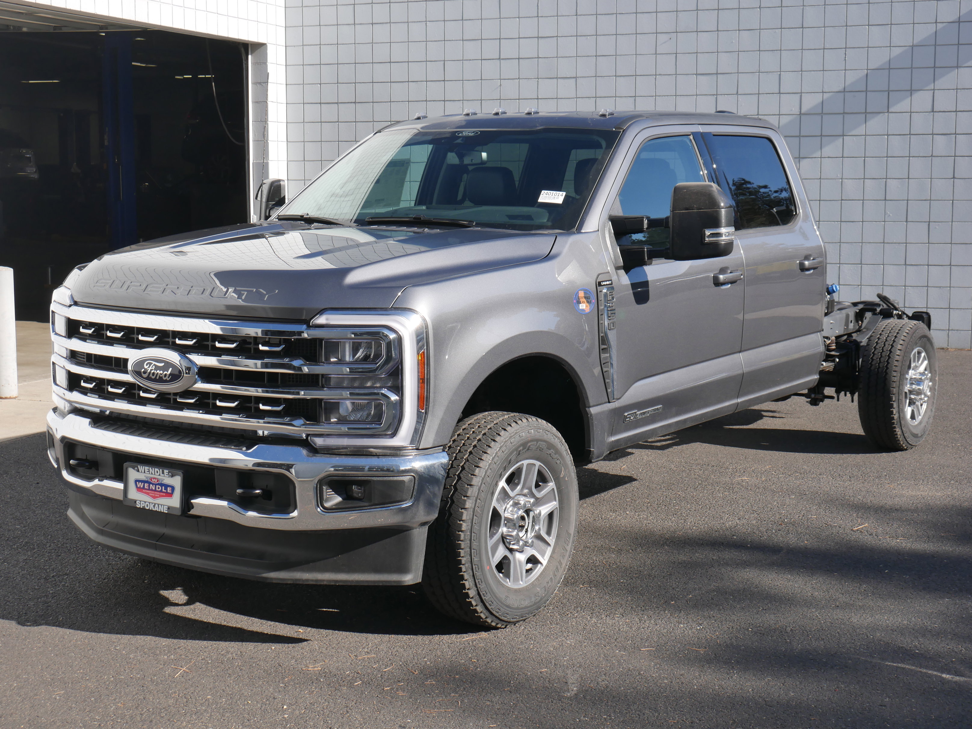 2024 Ford F-350 Lariat photo 2