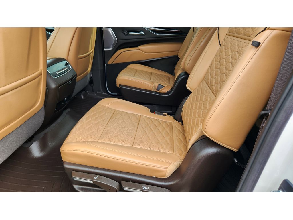 2023 Cadillac Escalade ESV Sport photo 4