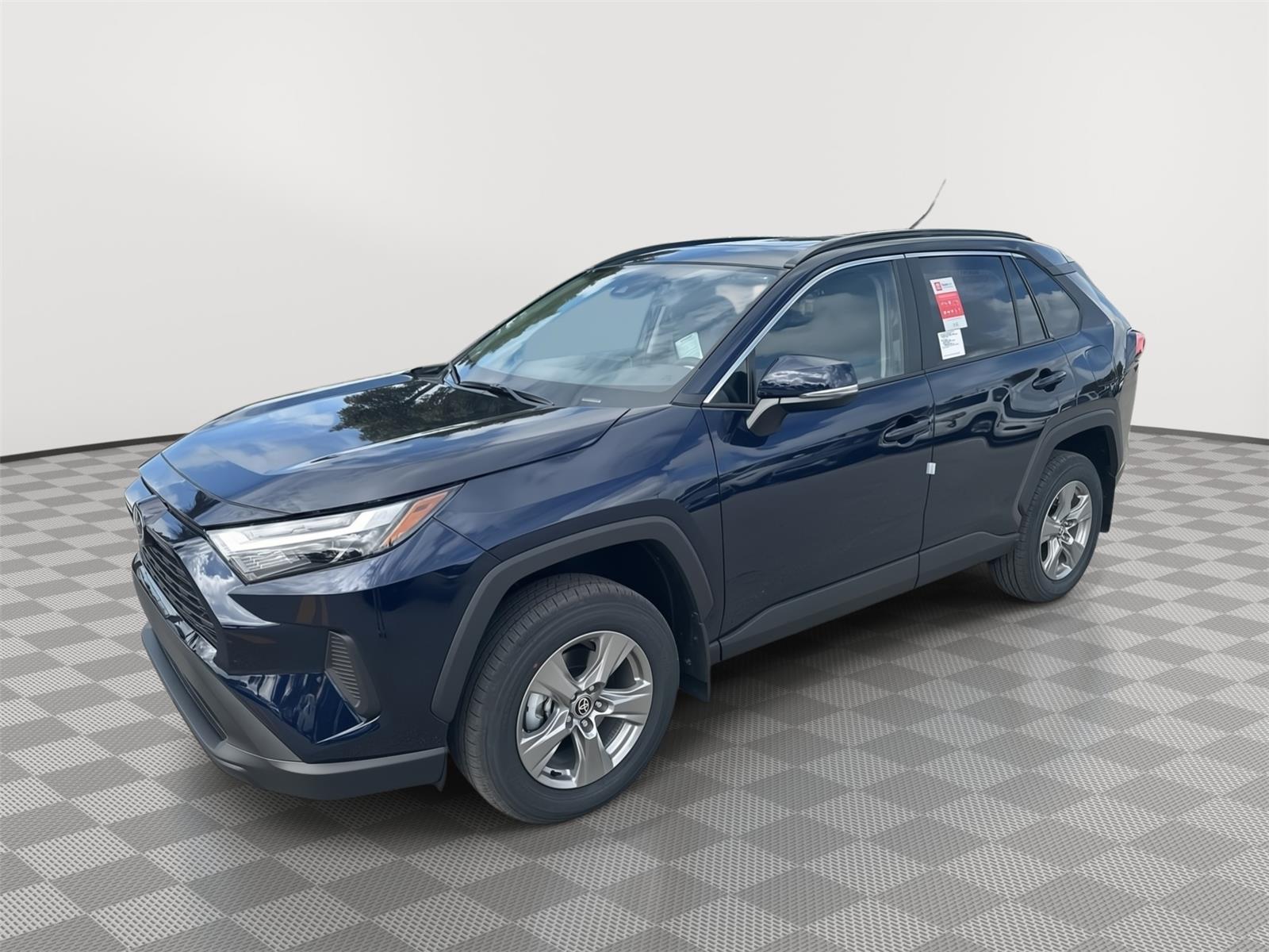 2025 Toyota RAV4 XLE's photo