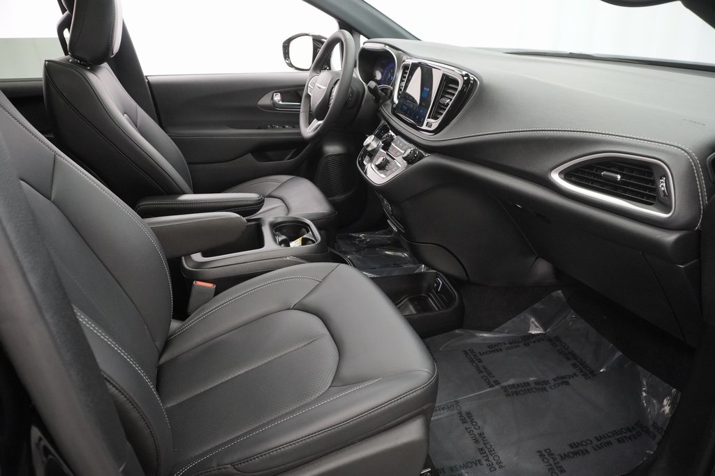 2025 Chrysler Pacifica photo 34