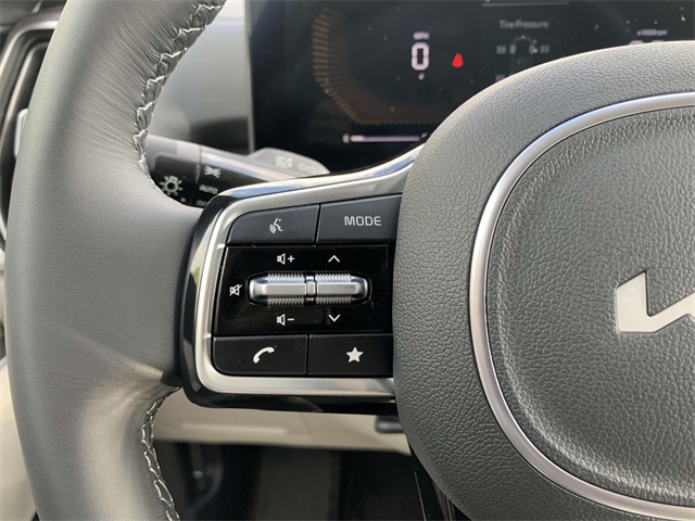 2025 Kia Sorento S photo 12