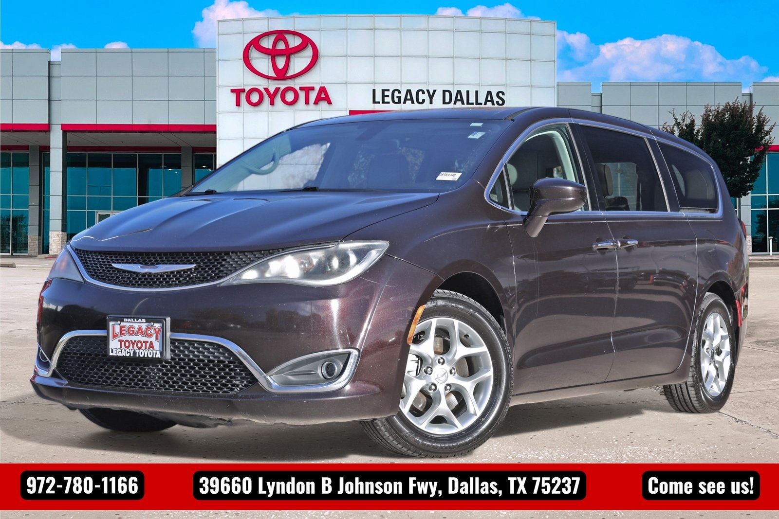 2018 Chrysler Pacifica Touring Plus's photo