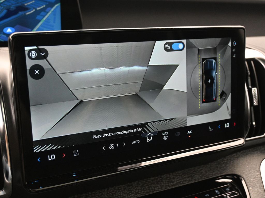 2025 Ford Expedition photo 10
