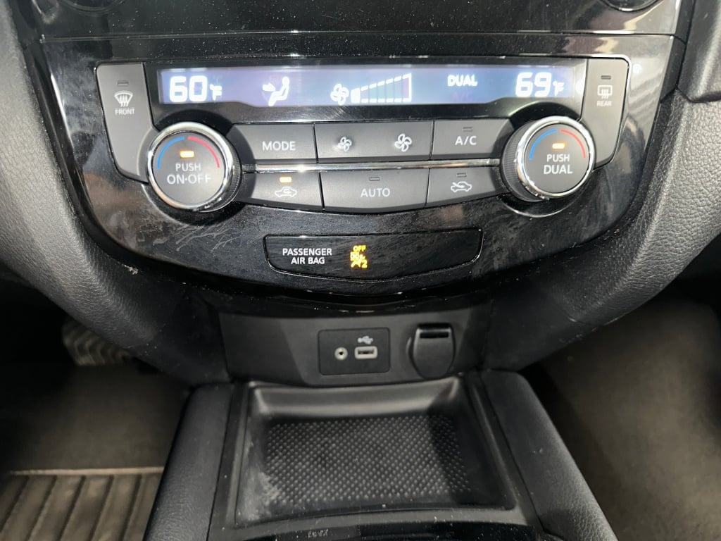 2018 Nissan Rogue SV photo 12