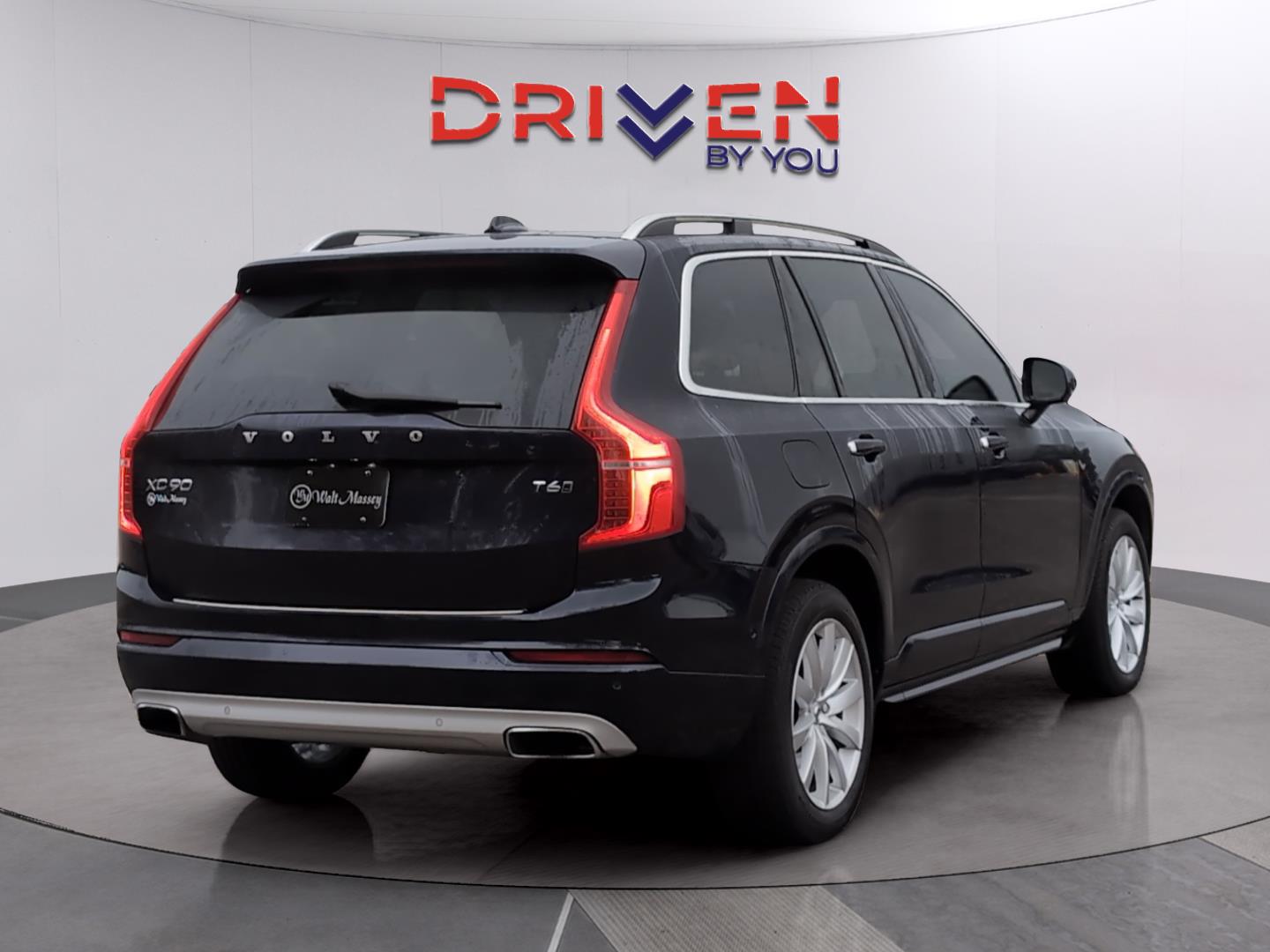 2016 Volvo XC90 T6 Momentum photo 4