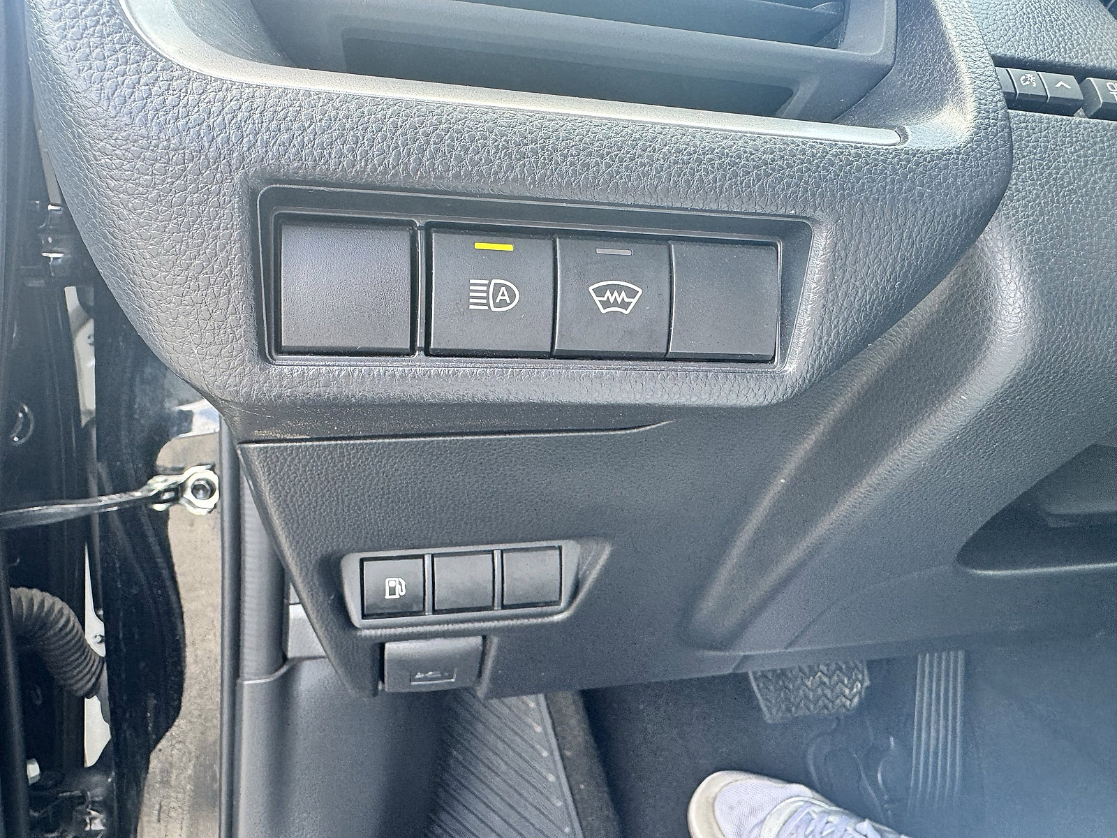 2024 Toyota Prius LE photo 12
