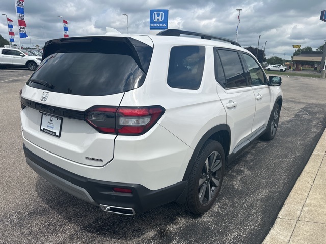 2024 Honda Pilot Touring photo 3