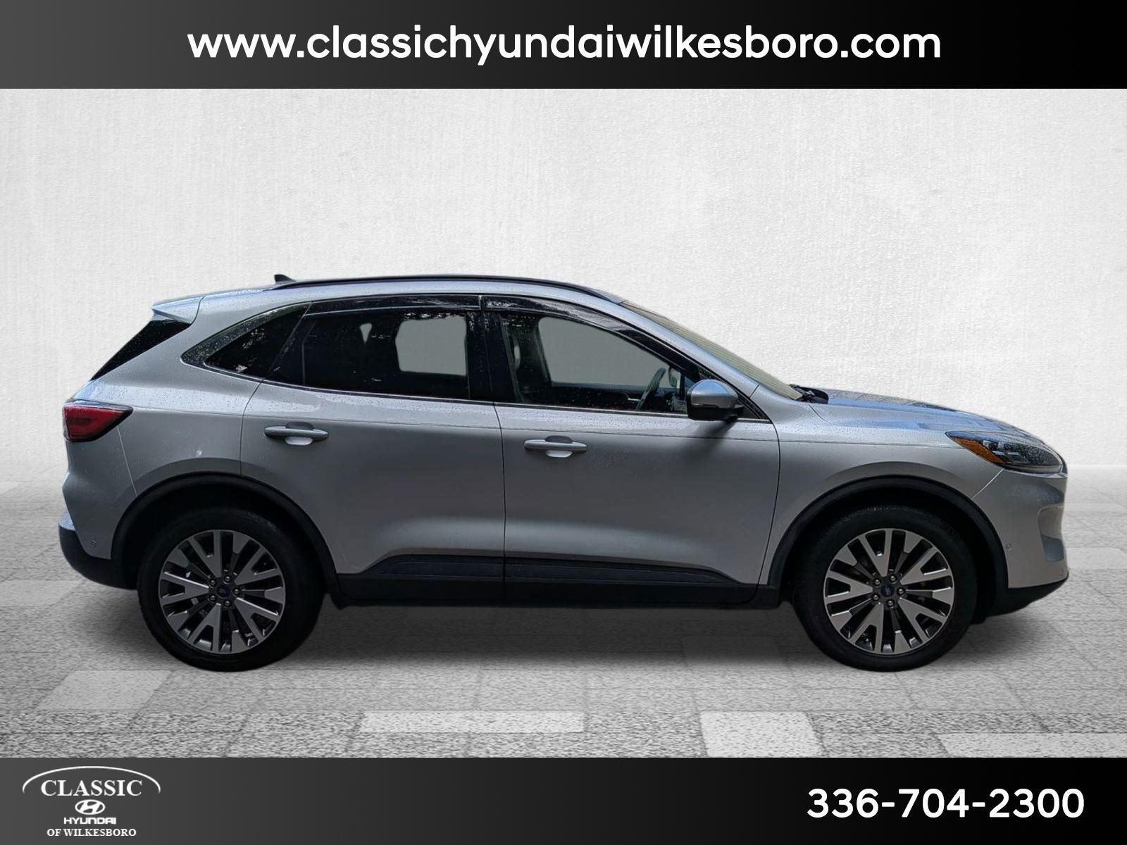 2020 Ford Escape Titanium photo 3