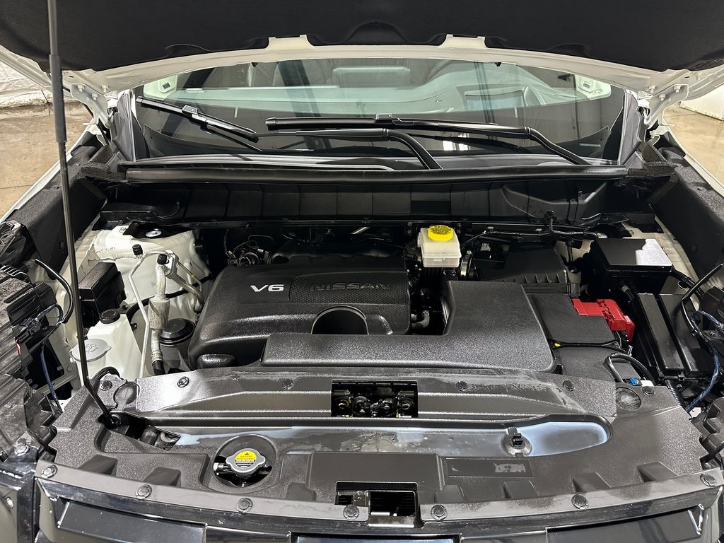2023 Nissan Pathfinder Platinum photo 10