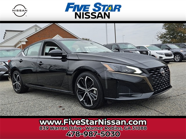 2024 Nissan Altima SR's photo