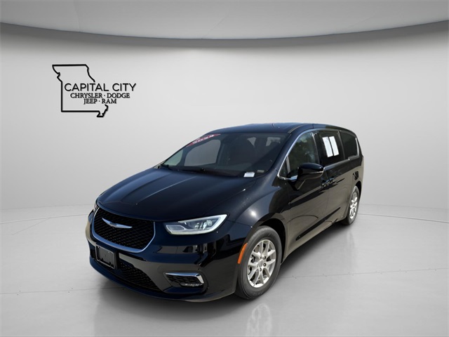 2024 Chrysler Pacifica Touring L photo 4