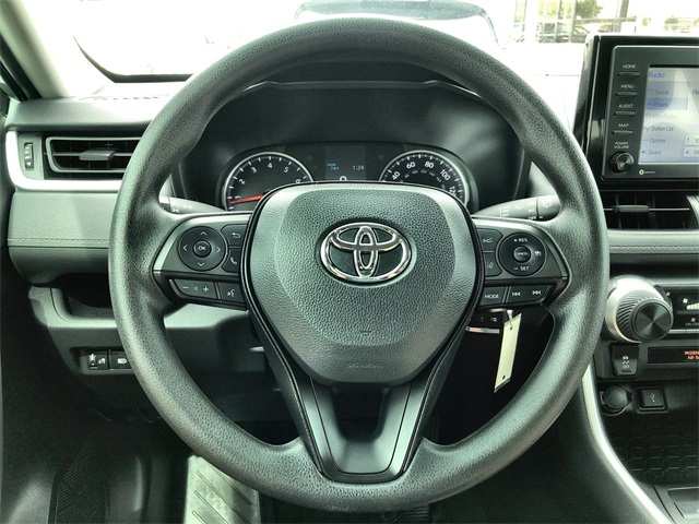 2022 Toyota RAV4 LE photo 5