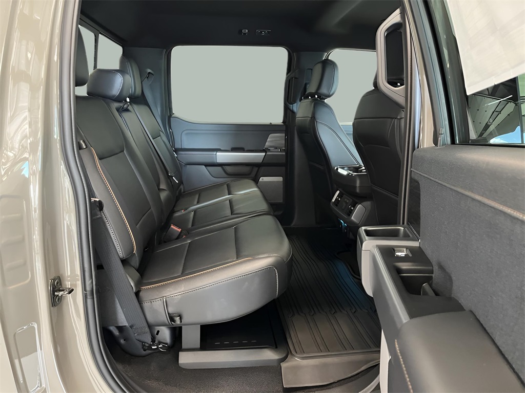 2025 Ford F-150 Lariat photo 18
