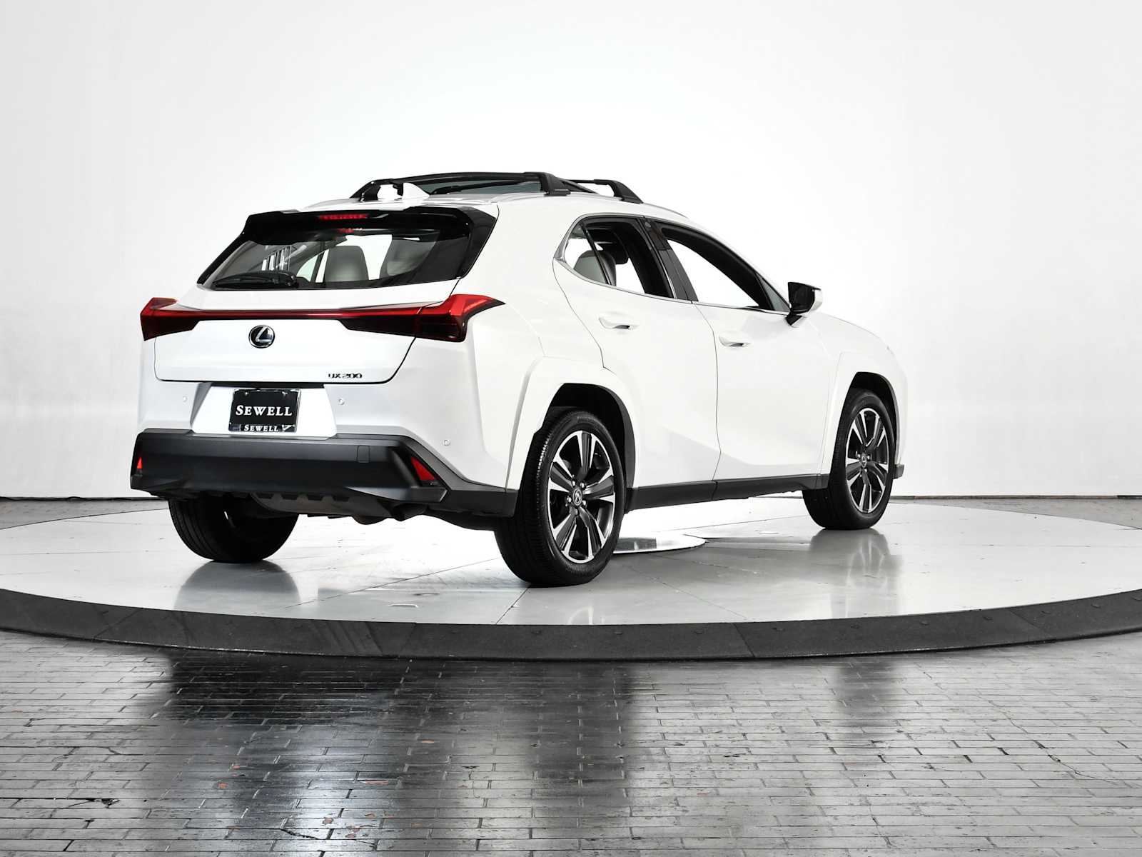2022 Lexus UX 200 photo 2