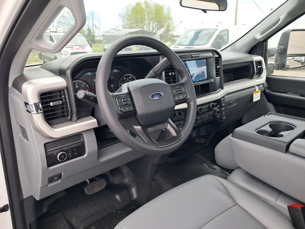 2025 Ford F-600 photo 11