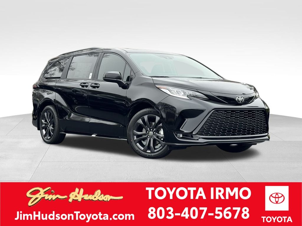 2026 Toyota Sienna XSE's photo