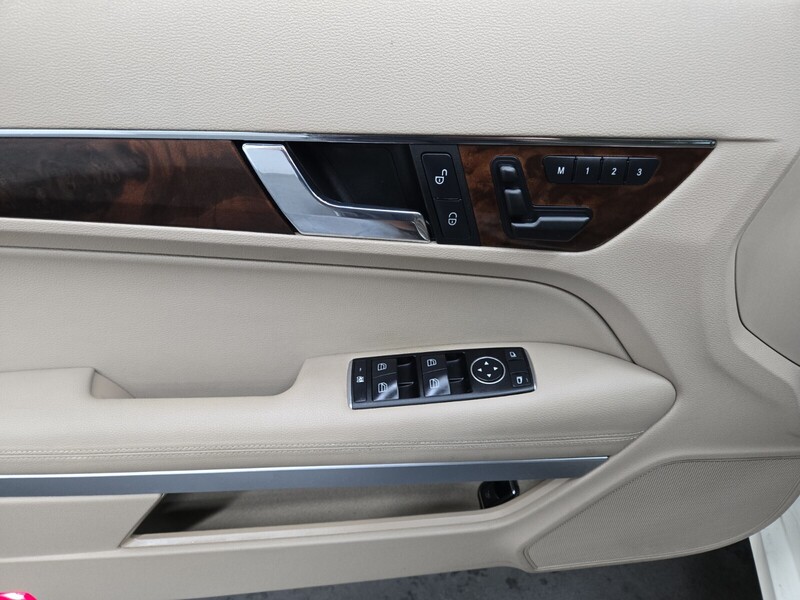 2011 Mercedes Benz E 350 photo 11