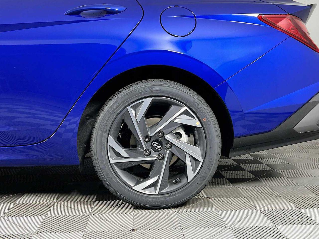 2025 Hyundai Elantra SEL Sport photo 17