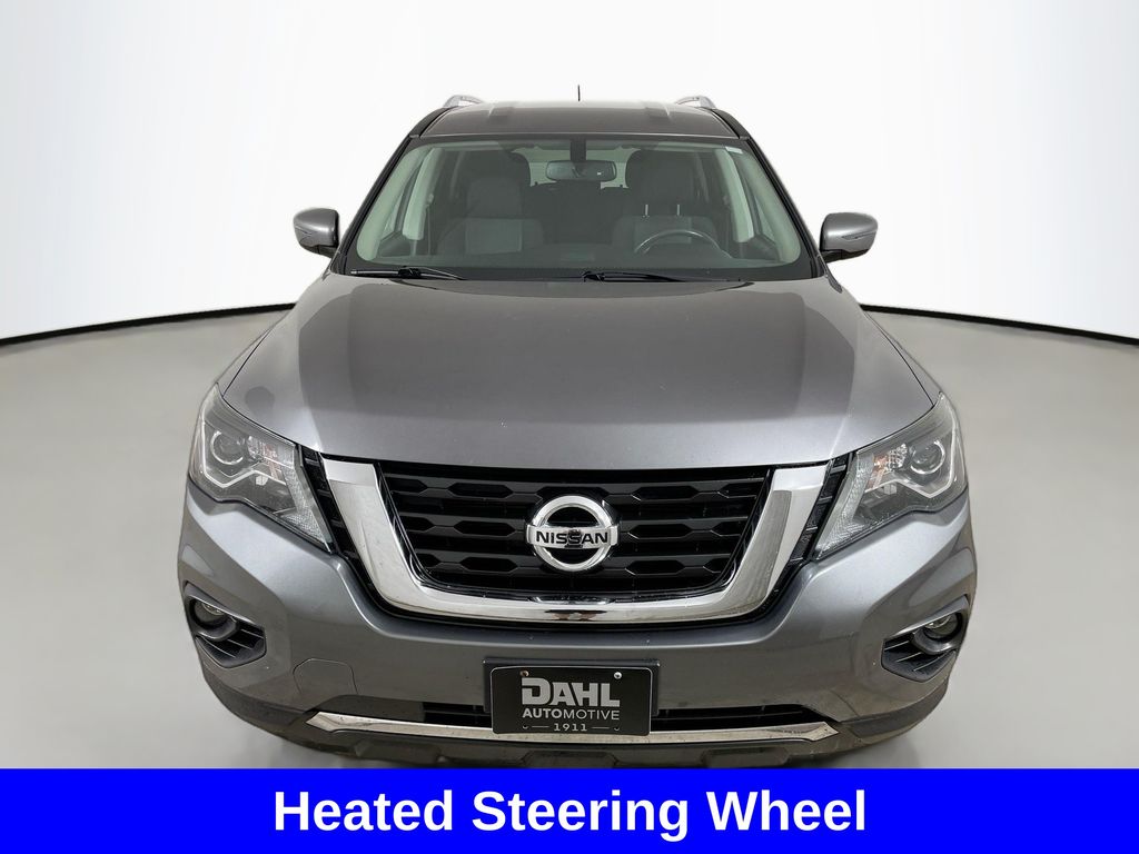 2017 Nissan Pathfinder SV photo 2