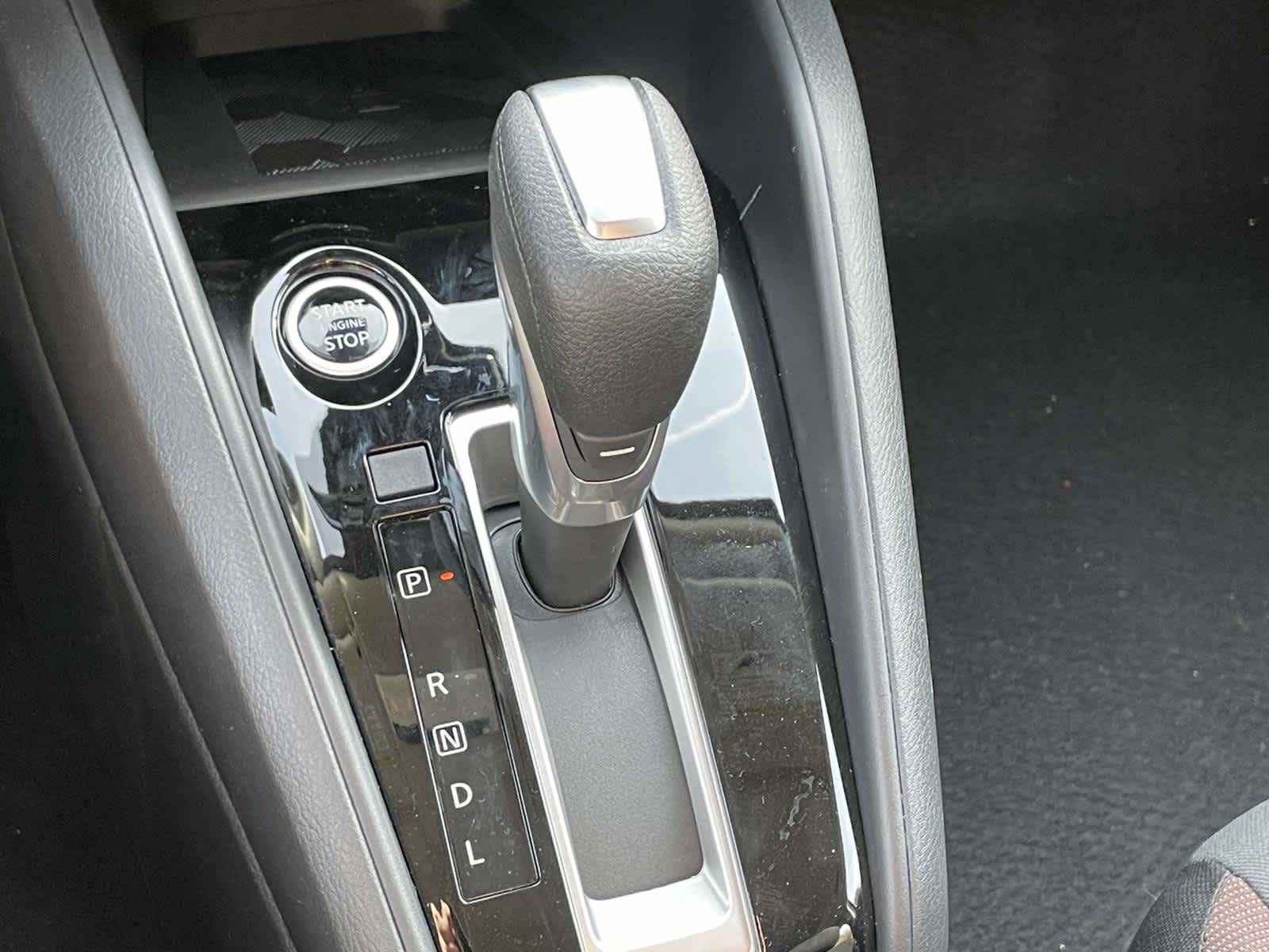 2025 Nissan Versa SR photo 21