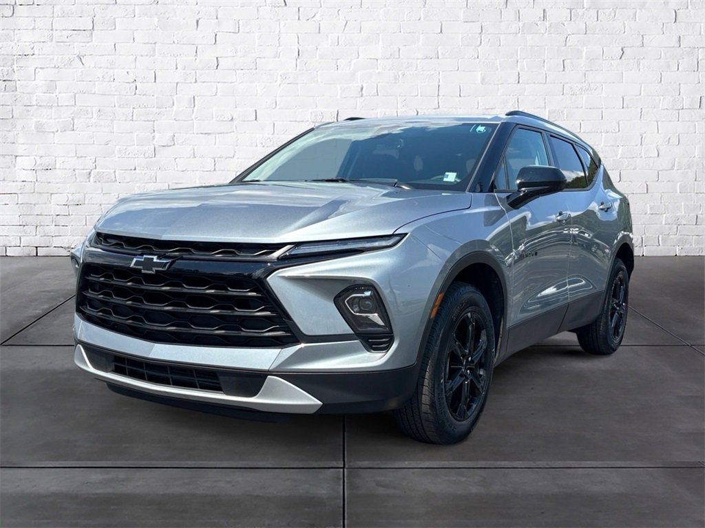 2025 Chevrolet Blazer 2LT photo 2
